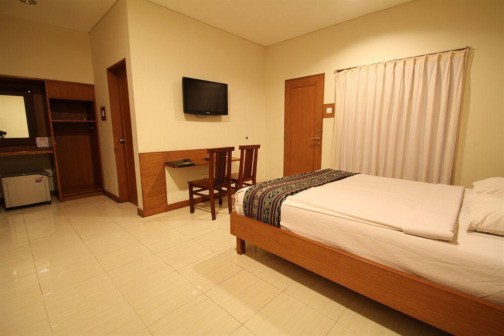 Paradiso Beach Inn Kuta Lombok Esterno foto