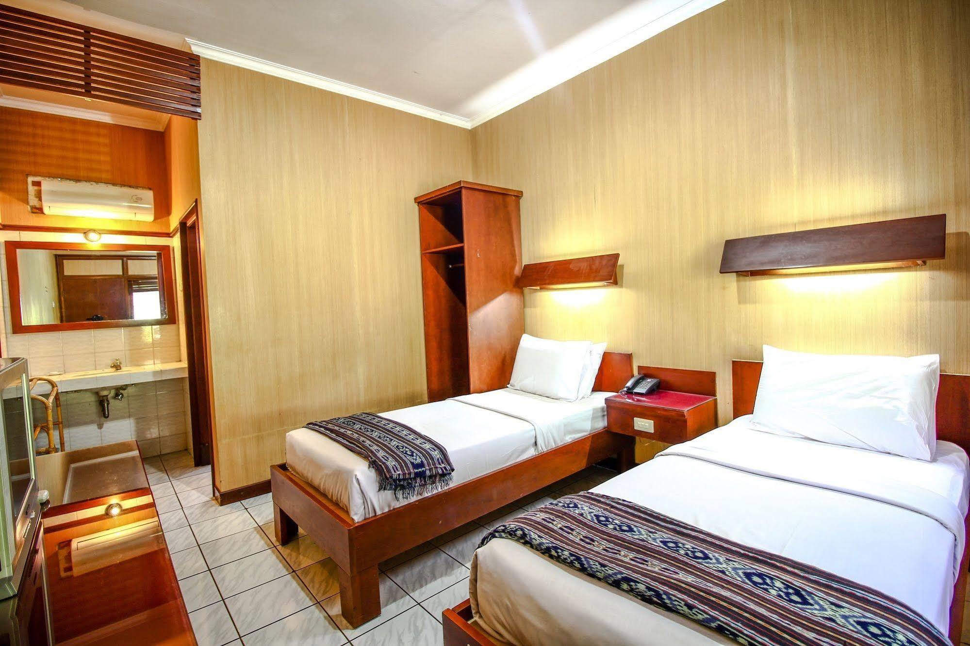 Paradiso Beach Inn Kuta Lombok Esterno foto