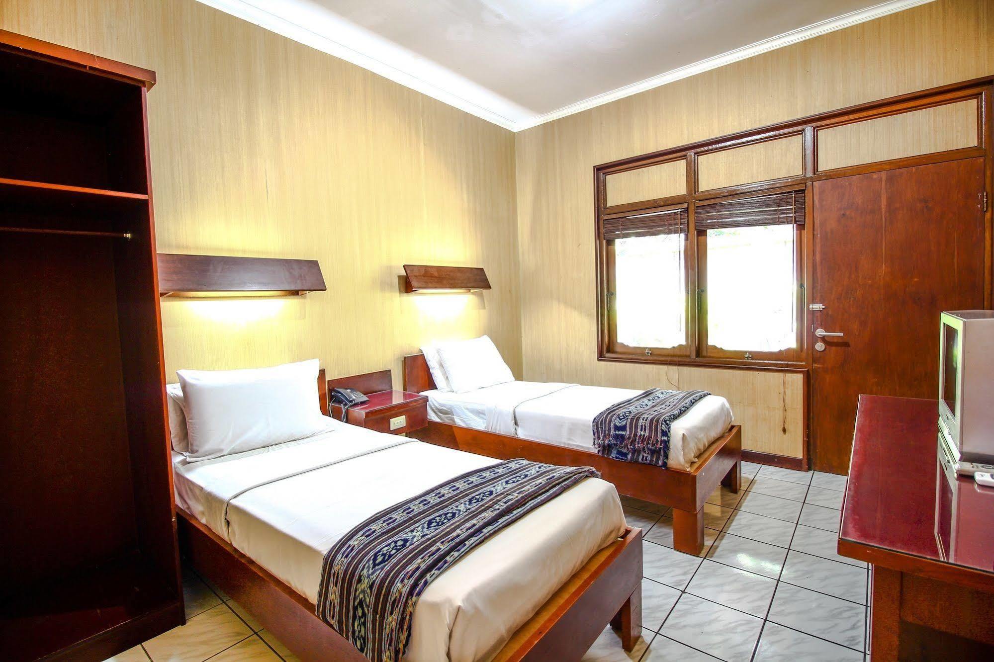 Paradiso Beach Inn Kuta Lombok Esterno foto